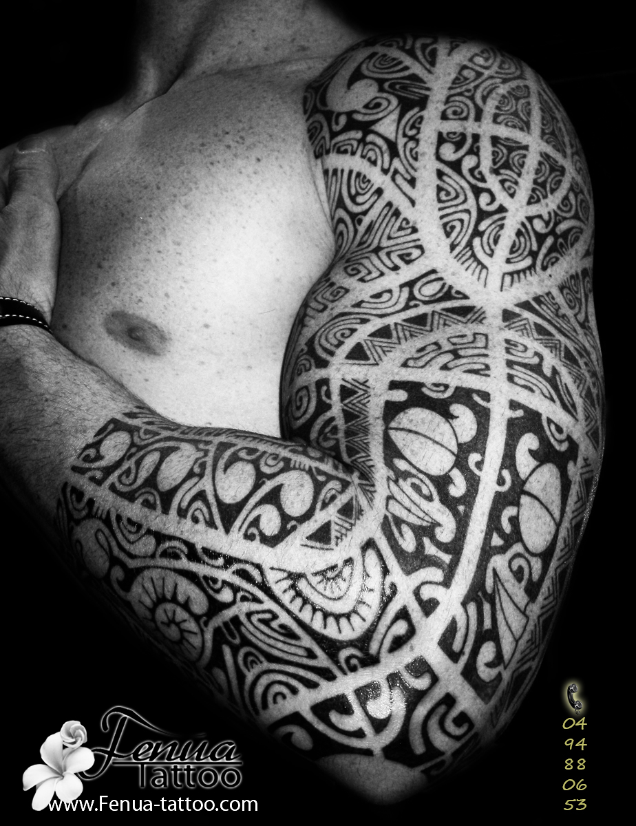 tatouage polynésien bras epaul