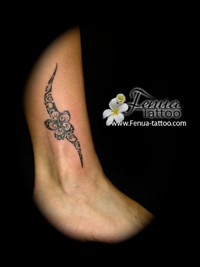 9°) une fleur en polynesien